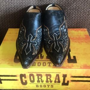 Corral Boots Wing & Cross Mule Size 9 Never Worn